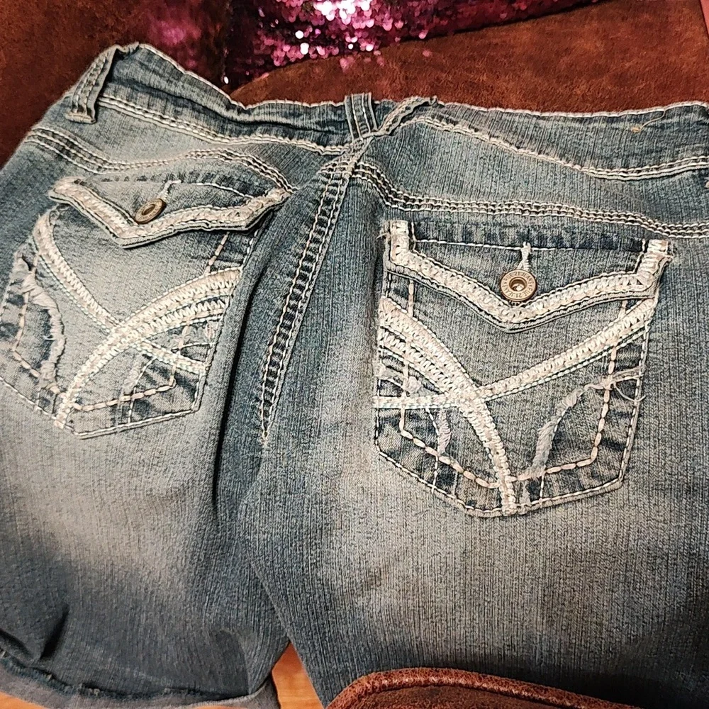 Rue21 juniors denim shorts size 7/8 - Picture 3 of 6